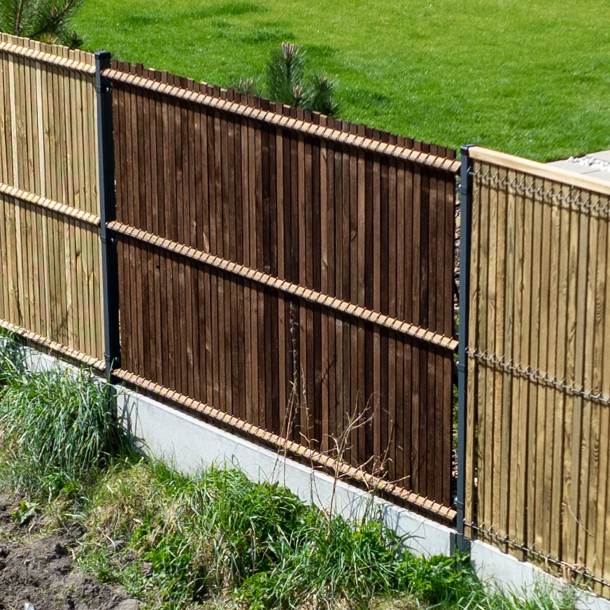Przesłona ogrodzenia panelowego 3D (51 drutów pionowych) Euro Płot na wys.1530mm - ciemny brąz — zdjęcie 3